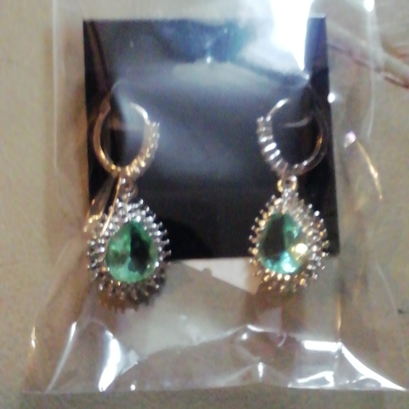 Peridot and Crystal Teardrop Earrings - Picture 4 of 4